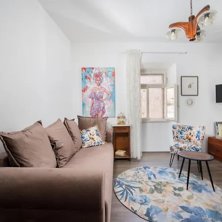Apartment Stonehouse Lino For 6 With Sea View *