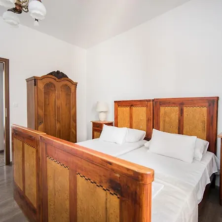Apartment Stonehouse Lino For 6 With Sea View Trogir