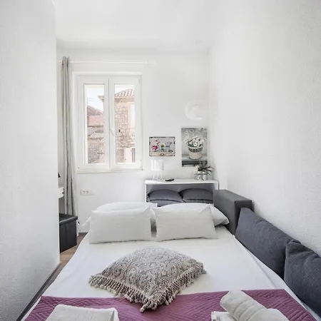 Apartment Stonehouse Lino For 6 With Sea View